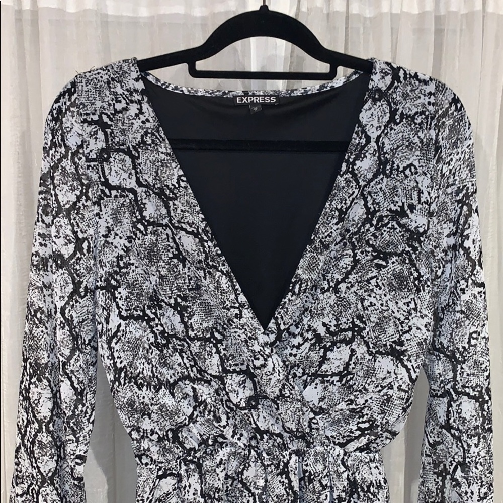 Express Printed Romper - Picture 2 of 5